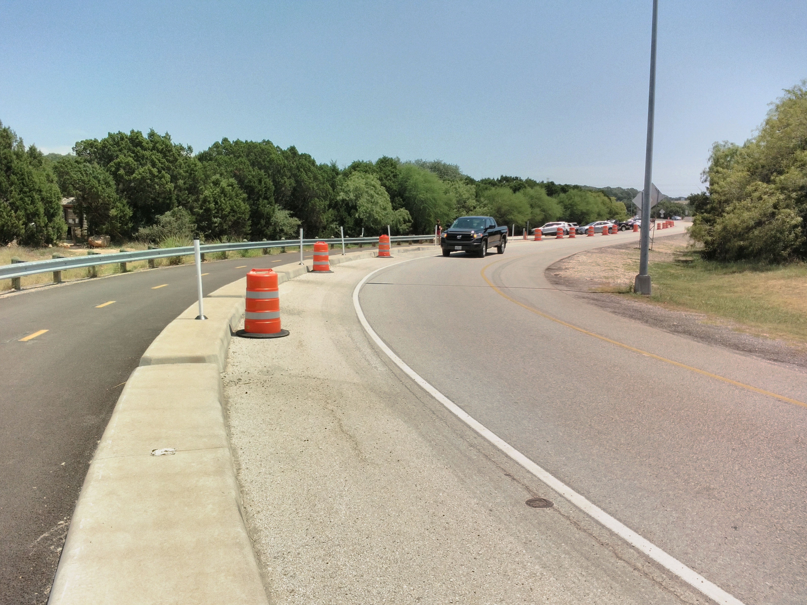 …to this makeshift parking lot. There’s also access to the Barton Creek Greenbelt here, which I saw many families using. Hardly anyone was going to the bike bridge.