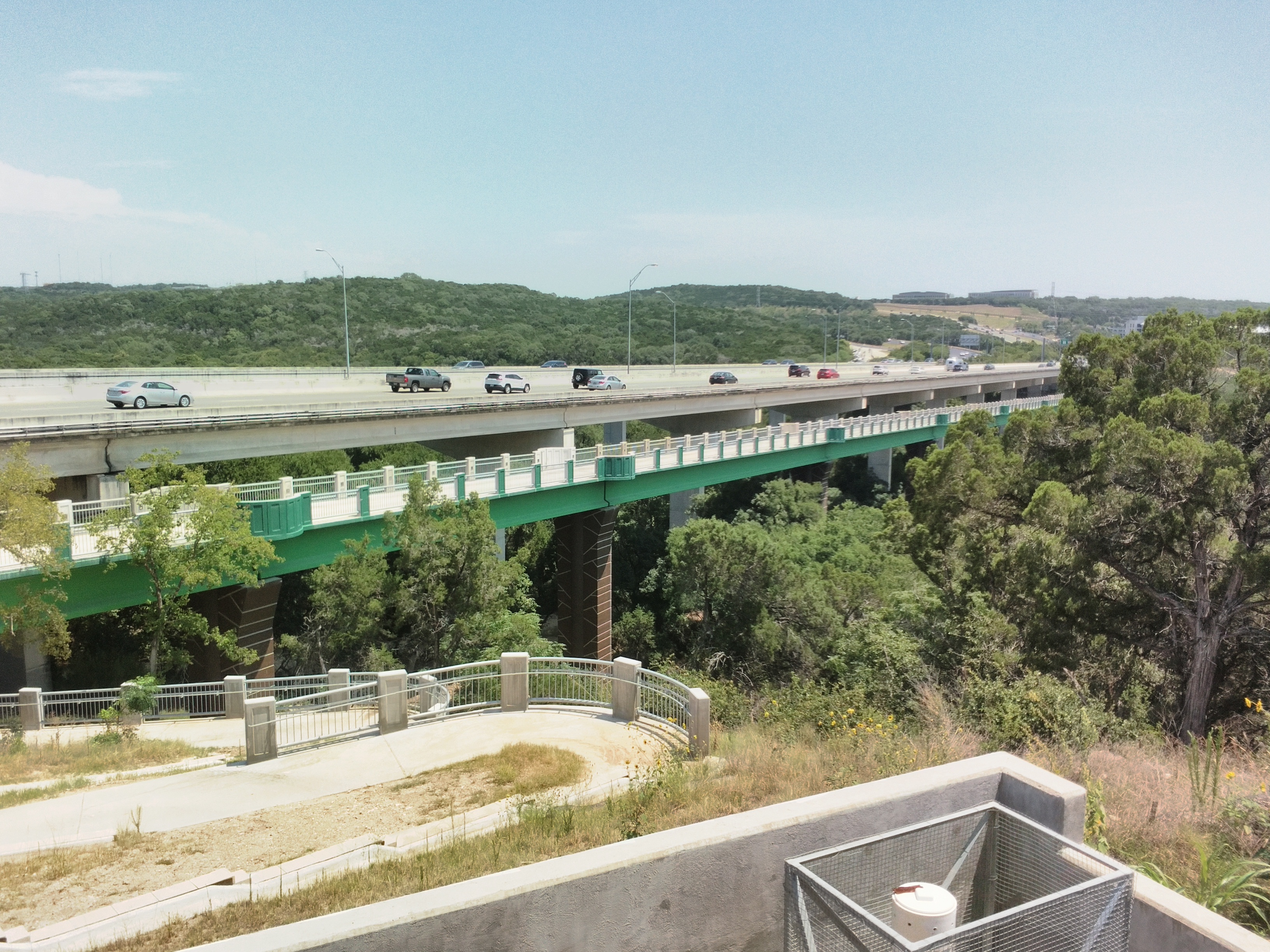 Overview of the entire bridge.