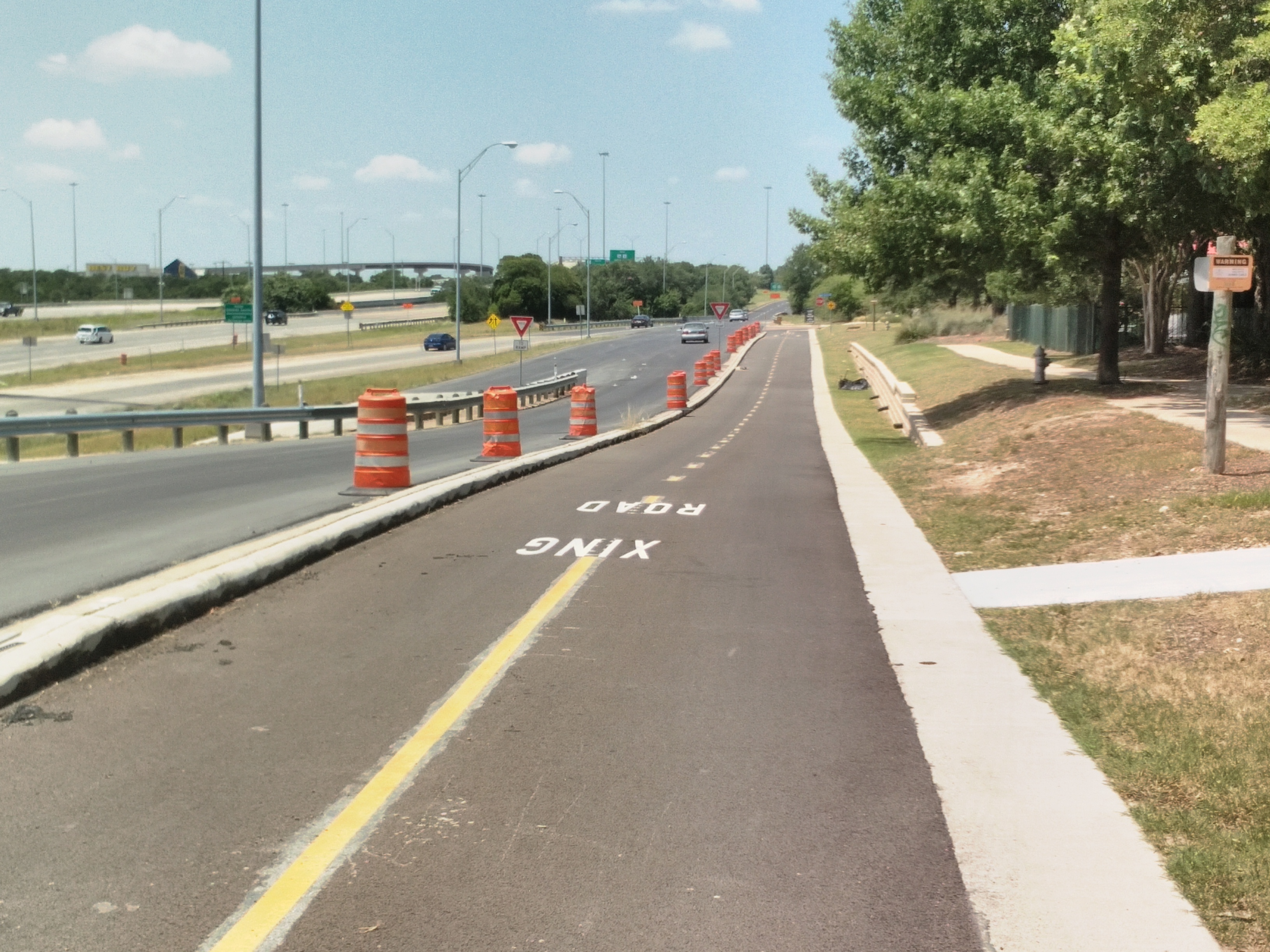 The southbound path running past the La Quinta Inn.