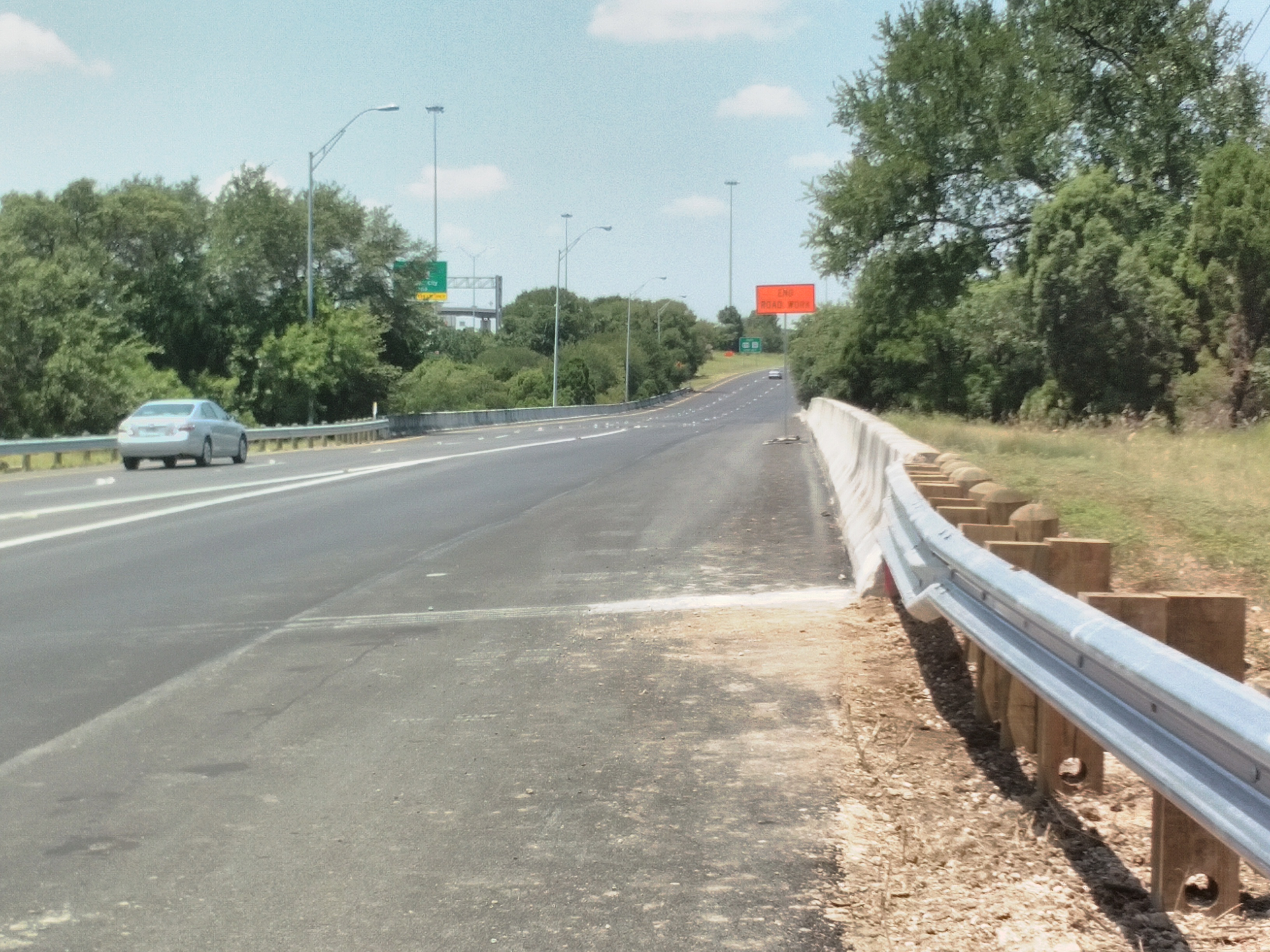 Here’s my problem with this path: it just sort of ends. There’s not even a bike lane on the frontage road. It gets even worse past the bridge, where the shoulder becomes a right-turn lane.